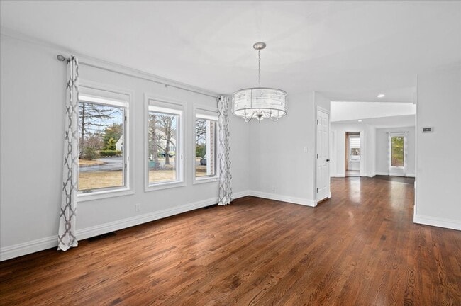 Building Photo - Spacious 4 Bedroom 4.5 Bath Rental in London Woods!