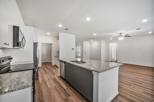Building Photo - 11943 Pondwood Dr