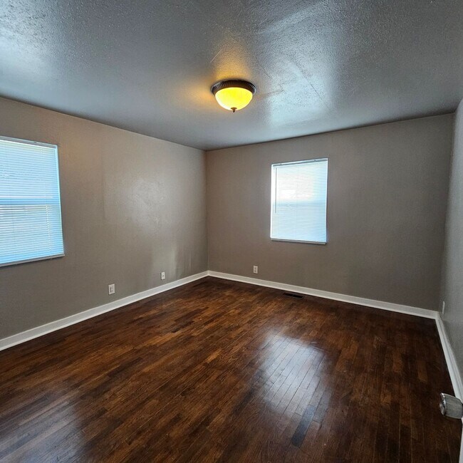 Building Photo - 2-Bedroom Charmer with Bonus Studio & Gara...