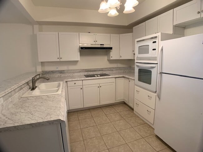 Building Photo - Edmond 3 bed 1 1/2 bath close to UCO