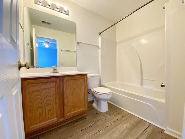 Building Photo - Mill Creek Townhome for Rent!