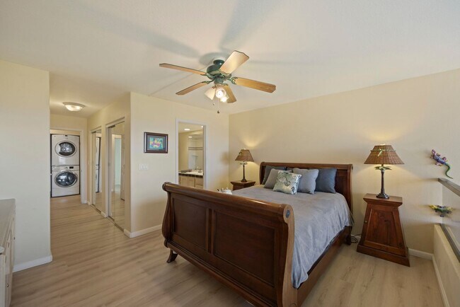 Building Photo - Stunning views, space and comfort.