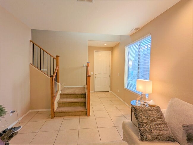 Building Photo - 2241 E Pinchot Ave