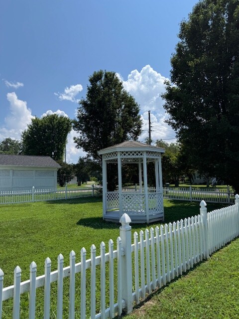 Building Photo - 215 Blackwell Rd