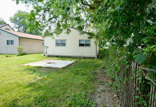 Building Photo - 20341 Rosedale St