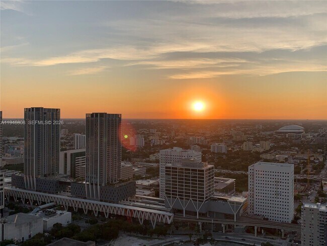 Building Photo - 851 NE 1st Ave