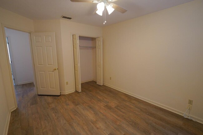 Building Photo - 2605 Yarmouth Ln