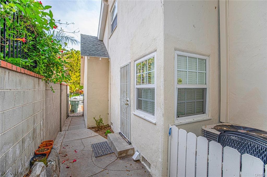 Building Photo - 2313 Hollister Ter