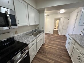 Building Photo - 228
