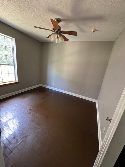 Building Photo - 286 Vestry Rd