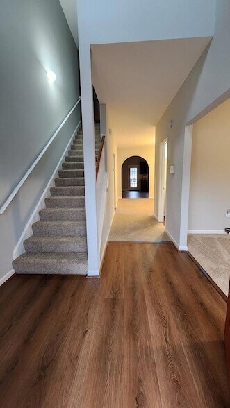 Building Photo - 4525 Village Ct