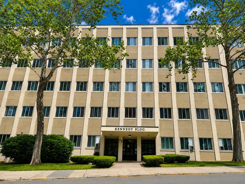 Building Photo - 71 Catlin St