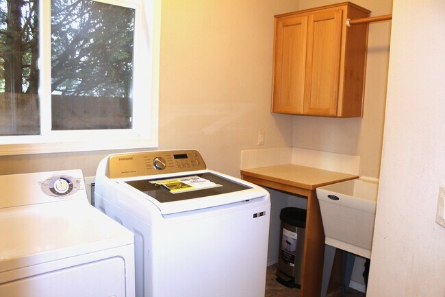 Building Photo - 5119 NE 90th St