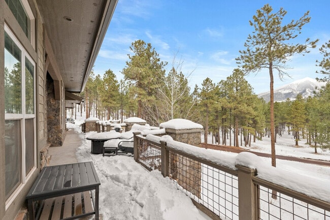 Building Photo - 4955 Hidden Hollow Rd