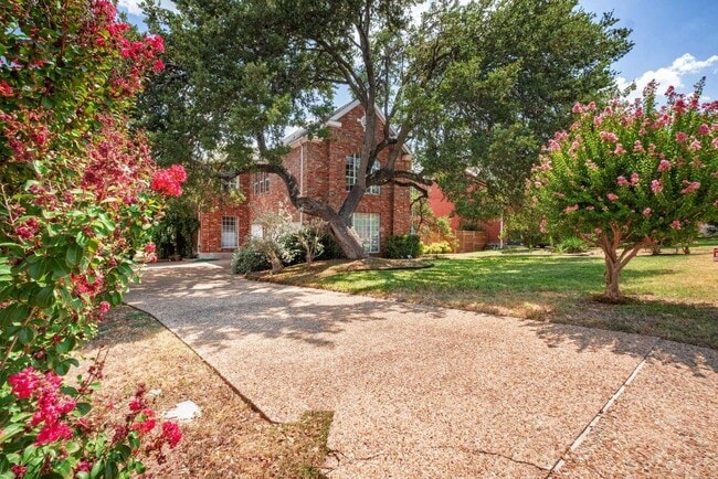 Building Photo - 5511 Courtyard Dr