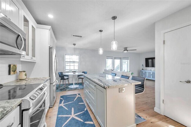 Building Photo - 4728 Beach Dr SE