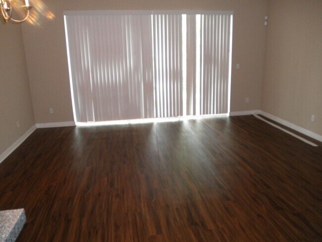 Building Photo - 894 Pipers Cay Dr