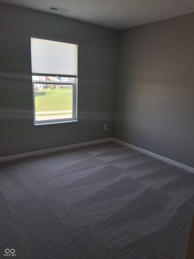 Building Photo - 7062 English Oak Dr
