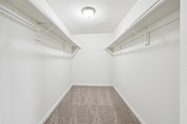 Building Photo - 2511 Evergreen Dr