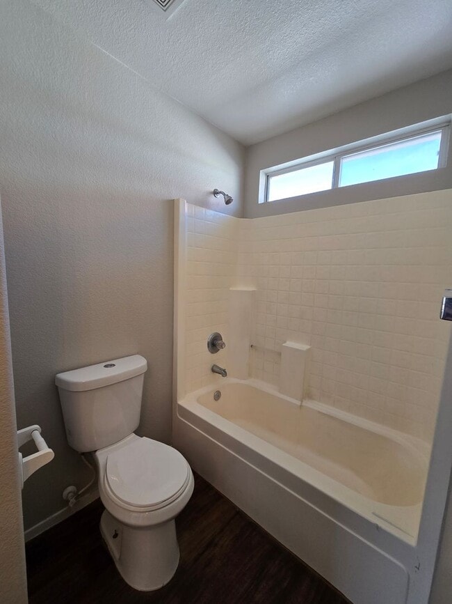 Building Photo - A Fabulous 4 Bedroom Home in N.Las Vegas 1 Bedroom Downstairs.