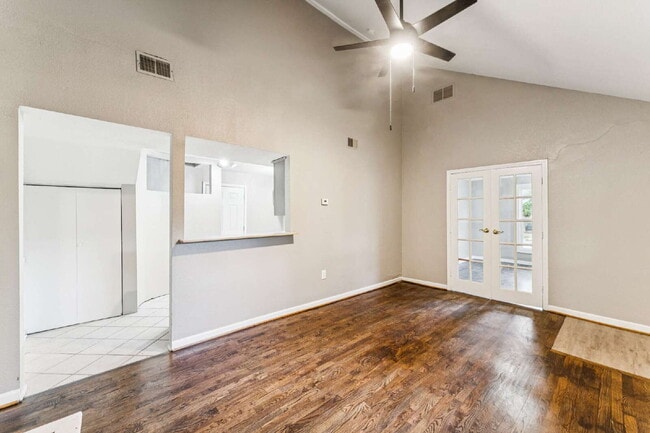 Building Photo - Charming 2 Bedroom, 2 Bath with Extra Loft Space Available Now!