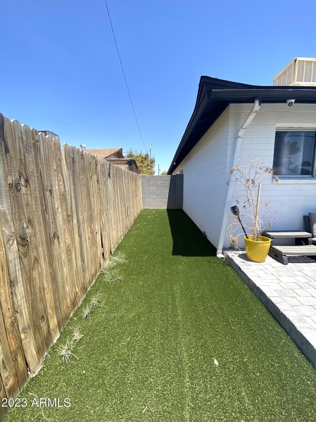 Building Photo - 4627 W Rose Ln