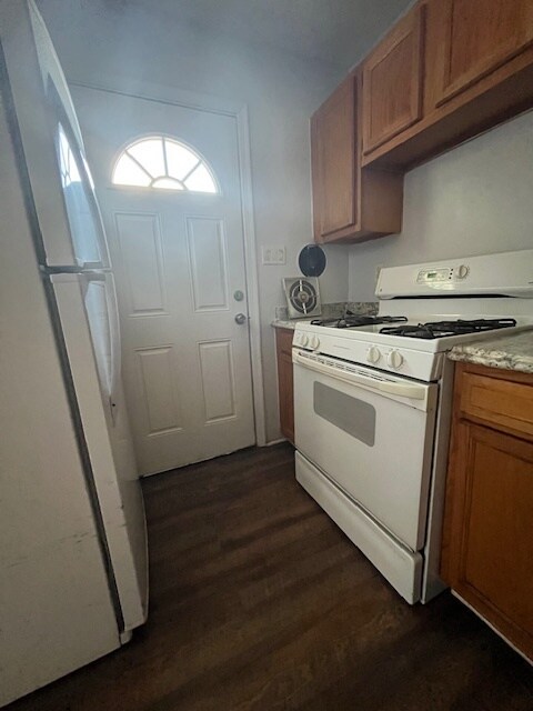 Building Photo - 3 bedroom 1.5 Bathroom