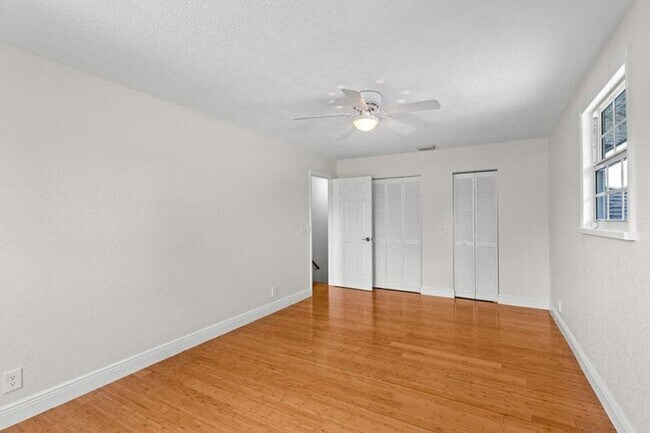 Building Photo - 4610 Pine Tree Dr