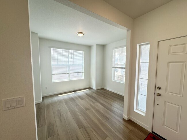 Building Photo - 4322 Fellows Dr