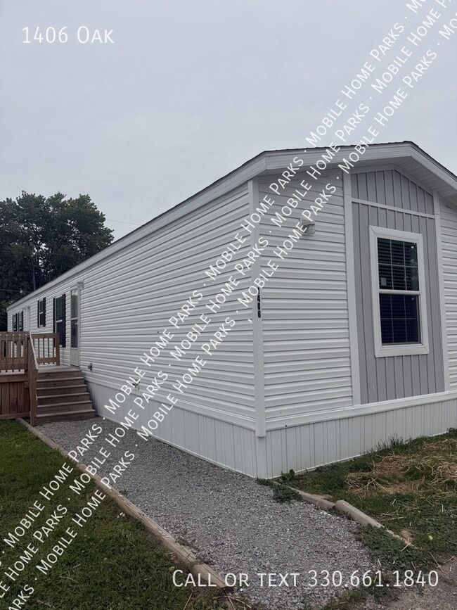 Building Photo - 1406 Oak-