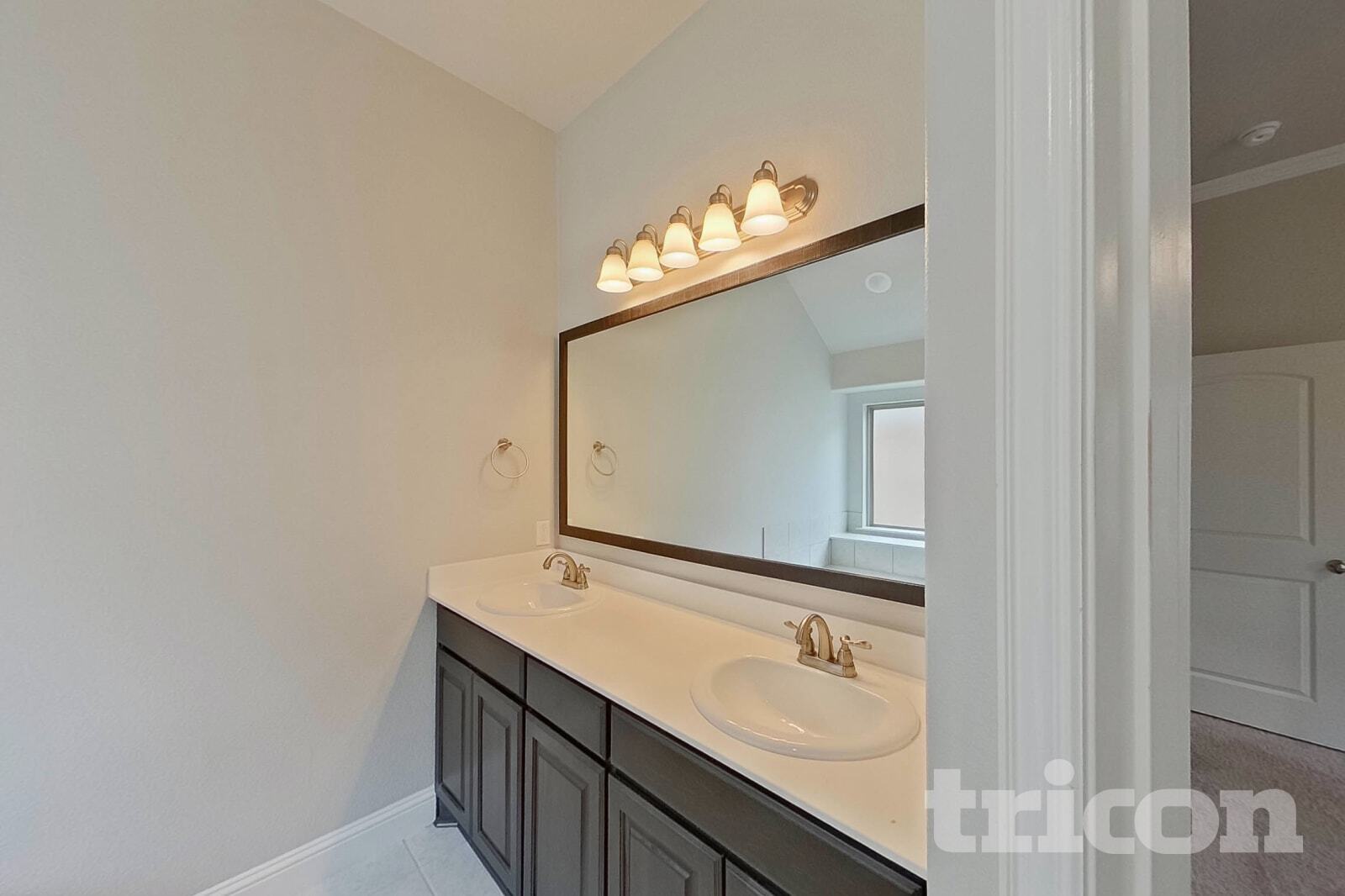 Building Photo - 536 Longhorn Ln