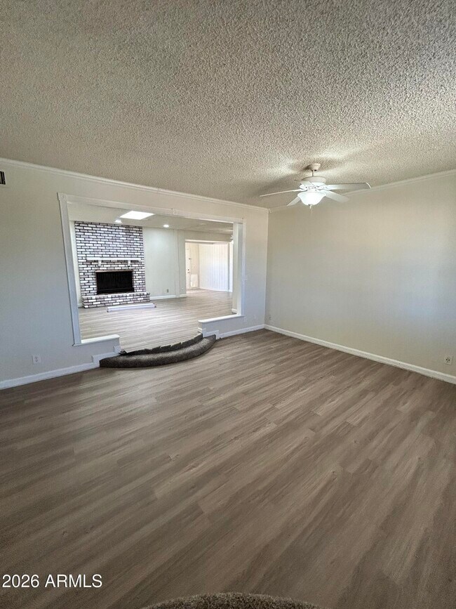 Building Photo - 711 N Oracle Cir