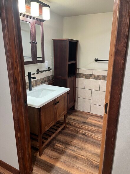 Building Photo - 208 4th St