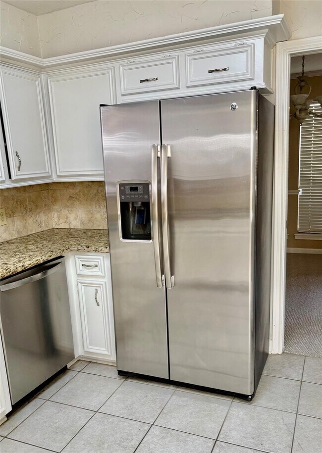 Building Photo - 910 Shillington Dr