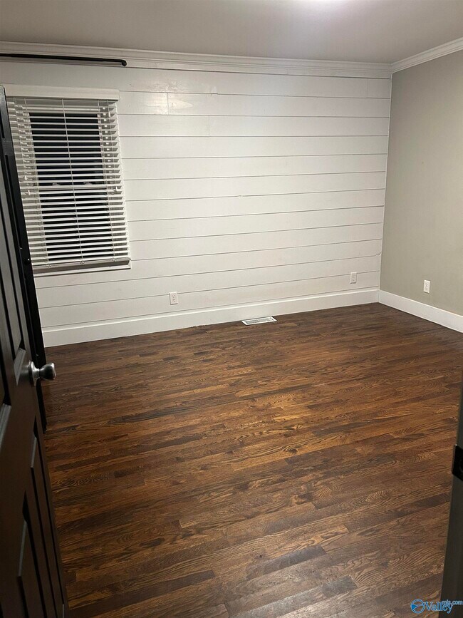 Building Photo - 1611 College St SE