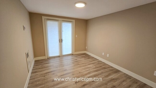Building Photo - 609 13th Ave W