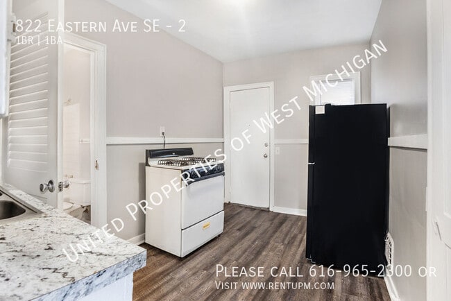 Building Photo - 822 Eastern Ave SE