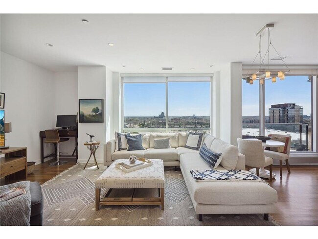 Building Photo - 3209 Galleria