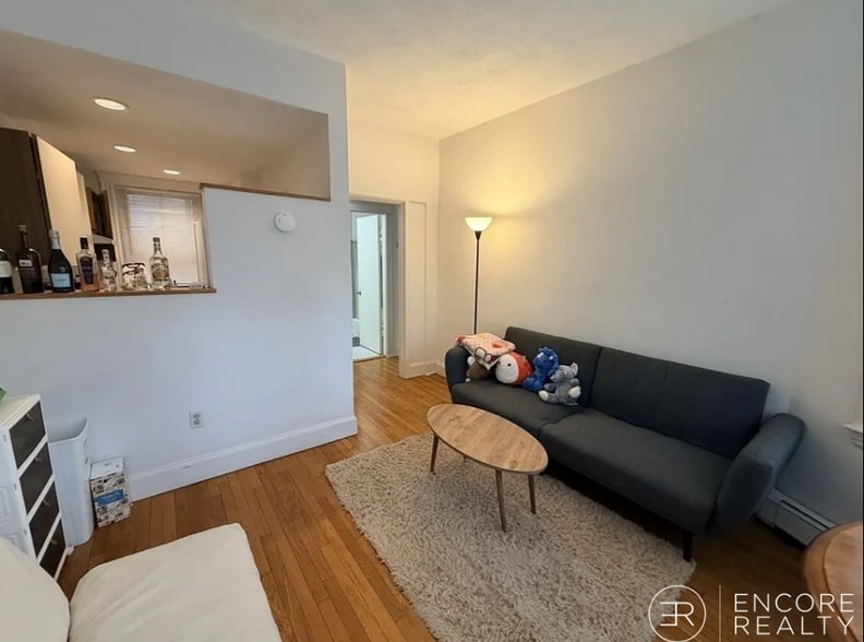 Building Photo - 462 Park Dr