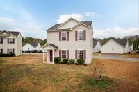 Building Photo - Move In Ready Lillington Home!