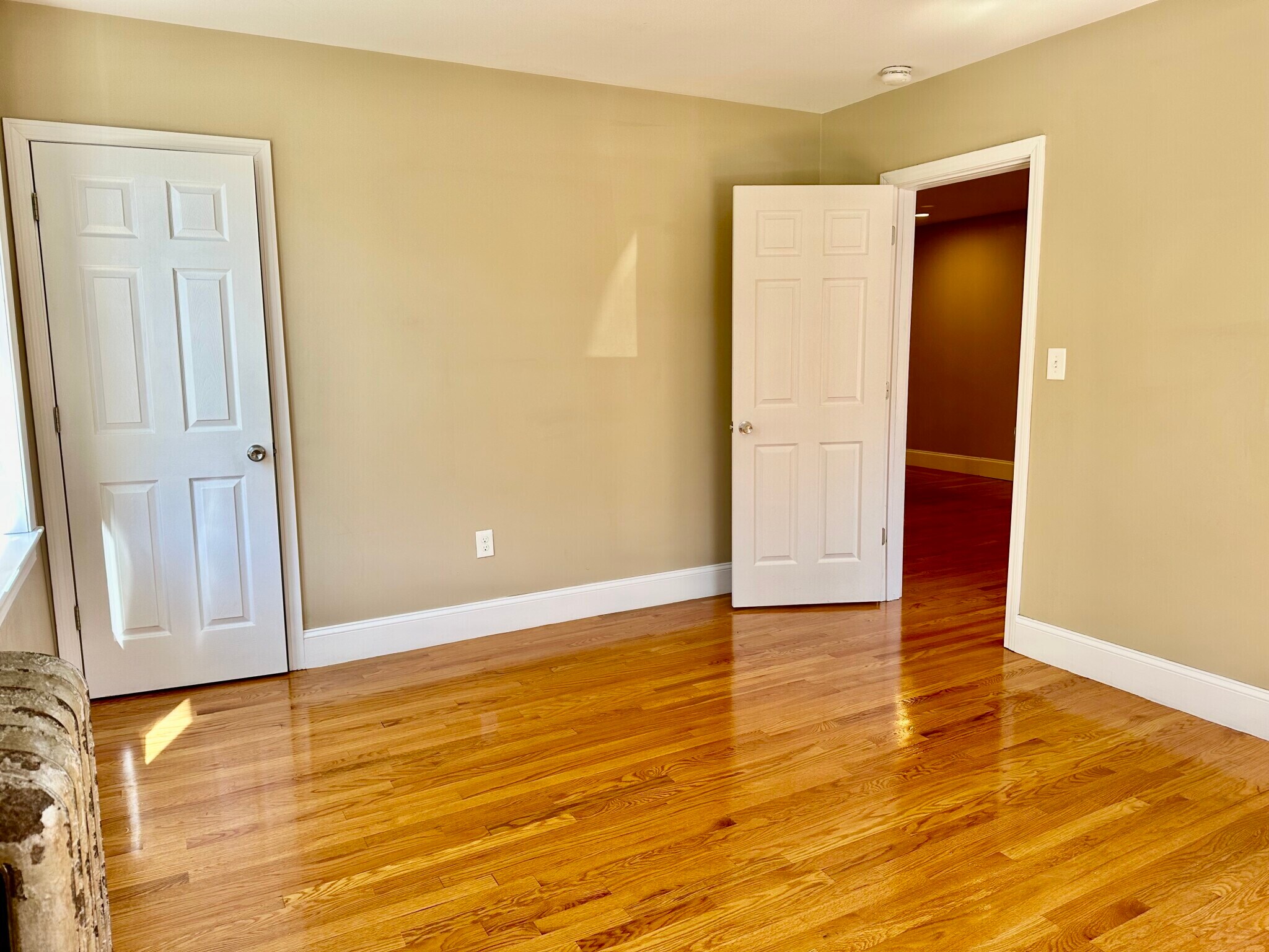 Building Photo - 72 Egmont St