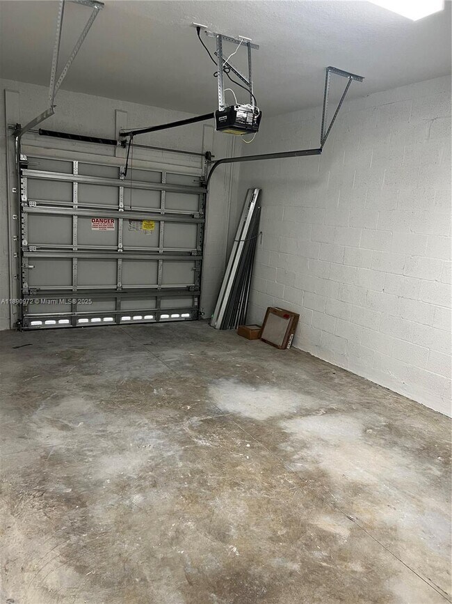 Building Photo - 653 NW 6th St