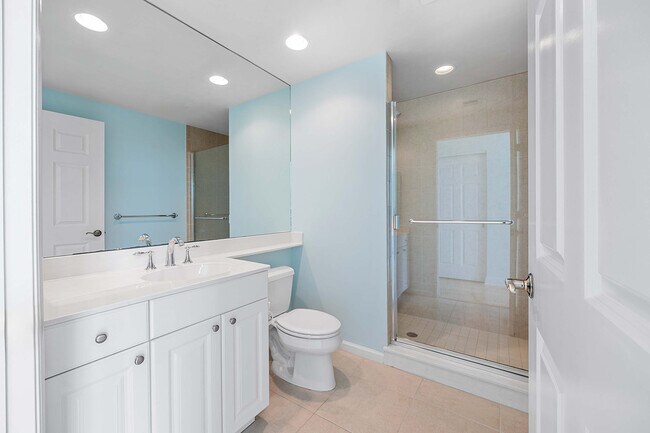Building Photo - 455 Cove Tower Dr