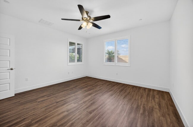 Building Photo - Charming 3-Bedroom Haven in Elk Grove with 2 Full Baths and 1603 Sq Ft of Comfort!
