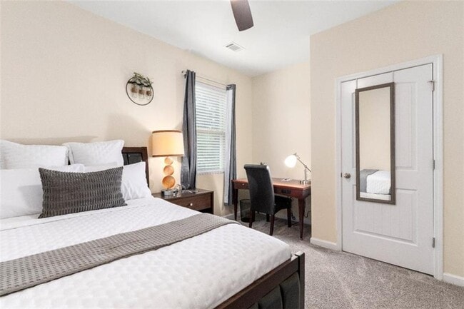 Building Photo - 2896 S Hills