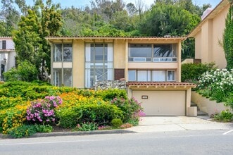 Building Photo - 552 Vía Del Monte