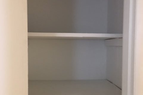 linen closet - 2725 Wren Dr