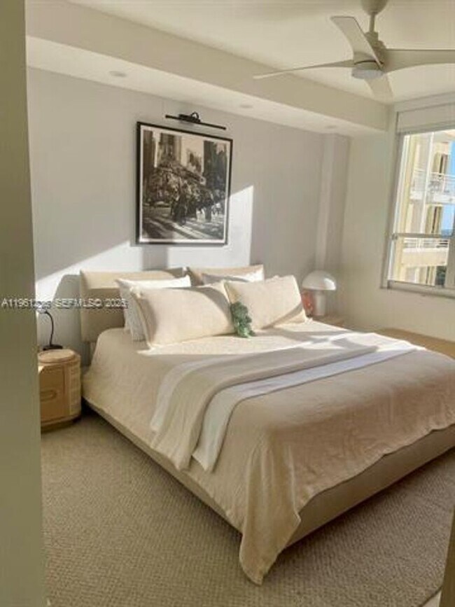 Building Photo - 888 Brickell Key Dr