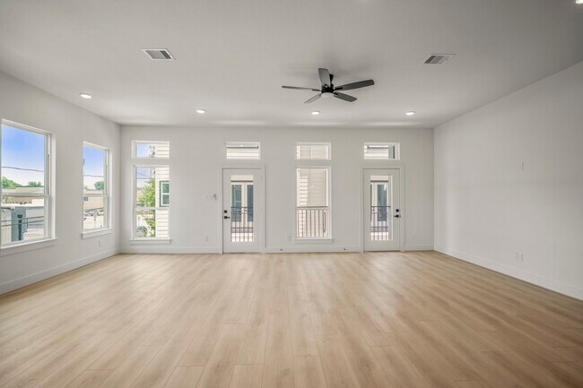 Building Photo - 1224 E 23rd St