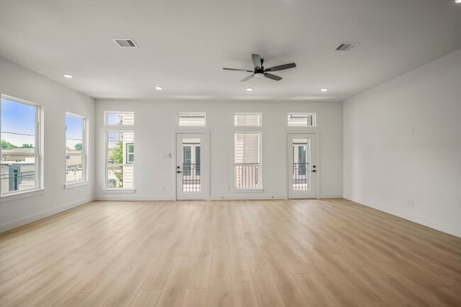 Building Photo - 1226 E 23rd St